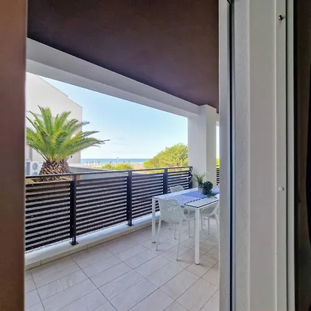 Modern Flat With Amazing View On The * 比比翁